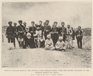 General Gholam Haidar, o comandante-em-chefe afegão, com os oficiais de escolta da missão britânica a Cabul de English Photographer