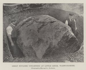 Grande Boulder desenterrado em Little Leigh, Warwickshire de English Photographer