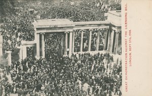 Grande demonstração contra a lei de licenciamento, Londres, 27 de setembro de 1908 de English Photographer