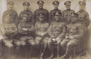 Grupo de soldados ingleses, 1ª Guerra Mundial, França 1917 (foto a p/b) de English Photographer