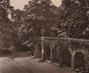 Holland House, Londres: Terrace over Colonnade, South Side (foto p/b) de English Photographer