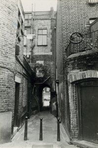 Jack, o Estripador: Woods Buildings, Whitechapel Road de English Photographer