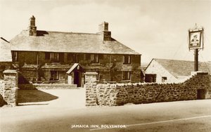 Jamaica Inn, Bolventor, Cornualha, famosa por ser associada ao contrabando da Cornualha e celebrada no livro homônimo de Daphne Du Maurier (foto a p/b) de English Photographer