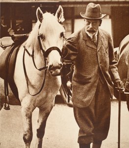 Rei George e seu favorito pônei Jock, de 1930 de English Photographer