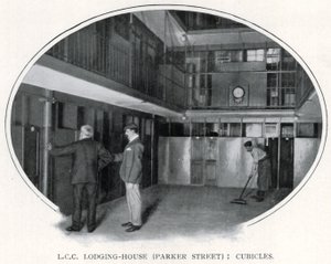 L.C.C. Lodging-House (Parker Street): Cubículos (foto a p/b) de English Photographer