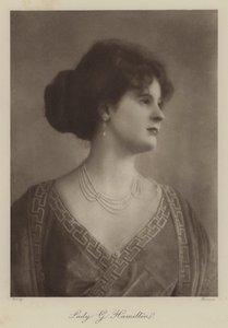 Lady G Hamilton (fotografia a preto e branco) de English Photographer