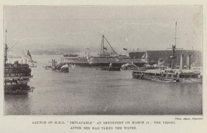 Lançamento do HMS Implacable em Devonport em 11 de março, o navio depois de ter tomado a água de English Photographer