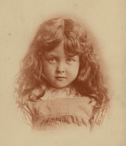 Menina (foto a p/b) de English Photographer