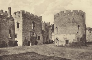 Castelo de Ludlow, ala interior e capela redonda (fotografia a preto e branco) de English Photographer