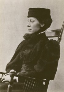Mary Kingsley, retrato, sentada, de chapéu (foto a p/b) de English Photographer
