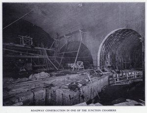 Mersey Tunnel: Construção de estradas em uma das Câmaras de Junção (foto a p/b) de English Photographer