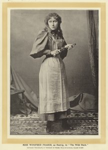 Miss Winifred Fraser, como Hedvig, em O Pato Selvagem