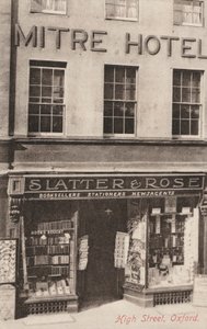 Mitre Hotel and Slatter and Rose, High Street, Oxford (foto a p/b) de English Photographer