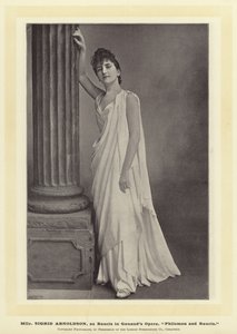 Mlle Sigrid Arnoldson, como Baucis em Ópera de Gounods, Philemon e Baucis de English Photographer