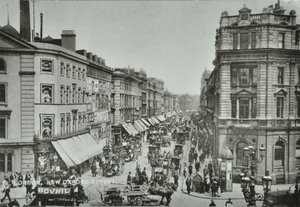 Nova Oxford Street: olhando para o leste do Saint Giles Circus, 1895 de English Photographer