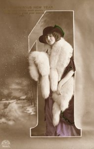 Cartão de Ano Novo com um retrato de uma jovem vestida de peles (foto) de English Photographer