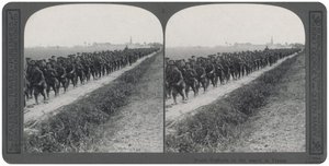 North Staffords em marcha na França (impressão estereoscópica) de English Photographer