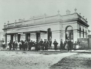Estação Notting Hill Gate: exterior da ferrovia metropolitana, 1868 de English Photographer