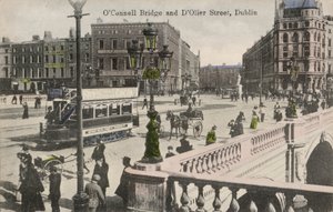 Ponte OConnell, DOlier Street, Dublin, Irlanda (foto a p/b) de English Photographer
