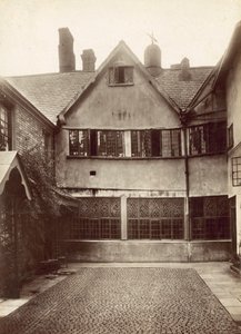 Old Town Hall Courtyard, Leicester de English Photographer