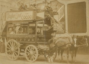 Omnibus e motorista de English Photographer