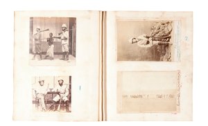 Páginas de um álbum pertencente a Henry Morton Stanley (foto p - b) de English Photographer