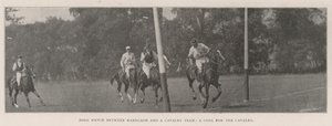 Polo Match entre Ranelagh e uma equipe de cavalaria, um objetivo para a cavalaria de English Photographer