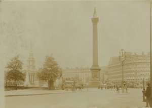 Postal com uma imagem da Trafalgar Square de English Photographer