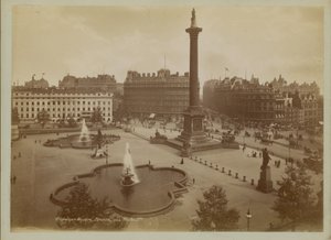 Postal com uma imagem da Trafalgar Square de English Photographer