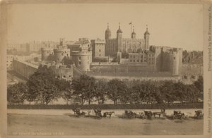 Postal com uma imagem da Torre de Londres de English Photographer