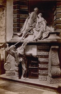 Postal com uma imagem do monumento a Lady Elizabeth Nightingale de English Photographer