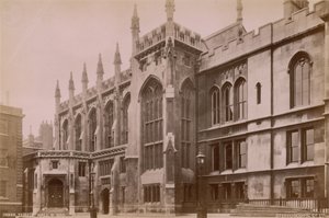 Postal com o exterior do Inner Temple Hall de English Photographer