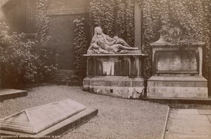 Postal com o túmulo de Oliver Goldsmith no Inner Temple de English Photographer