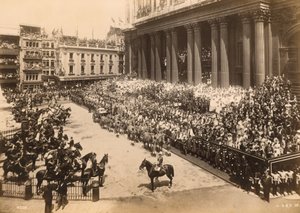 Rainha Vitória, procissão do Jubileu de Diamante chegando a St Pauls, 1897 de English Photographer