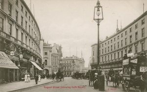 Regent Street, Londres, mostrando Cafe Royal de English Photographer