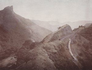 Estação de Reversão e Dukes Nose, Poona Ghat (foto colorida) de English Photographer