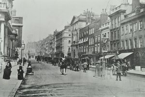 Rua Saint Jamess, Westminster LB: olhando para o norte de Pall Mall, 1895 de English Photographer