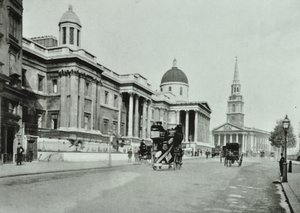 São Martinho nos Campos e Galeria Nacional, Trafalgar Square, Westminster LB: lado norte olhando para o leste, 1896 de English Photographer