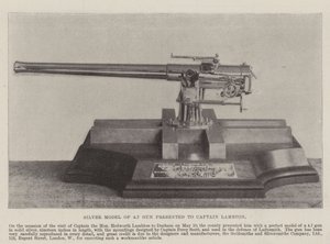 Silver Model of 4.7 Gun apresentado ao Capitão Lambton de English Photographer