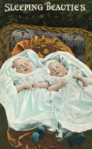 Belas adormecidas, dois bebês dormindo (foto) de English Photographer