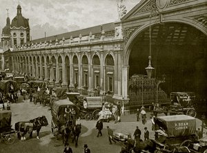 Smithfield Market, Londres: Manhã cedo (foto a p/b) de English Photographer
