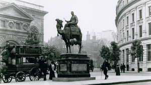 St Martins Place, em Londres de English Photographer