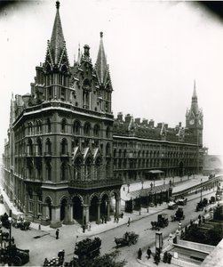Estação Ferroviária St Pancras; fotografia de abril de 1899 de English Photographer