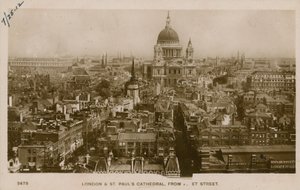 St Pauls Cathedral, em Londres, da Fleet Street de English Photographer
