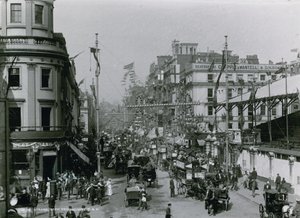 Strand, com decorações de English Photographer