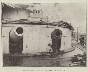 A arma de explosão a bordo do HMS Ajax de English Photographer