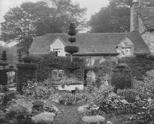 A casa de campo perto de Haddon Hall (foto a p/b) de English Photographer