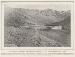 O limite disputado da Argentina e do Chile, a Cordilheira dos Andes de English Photographer