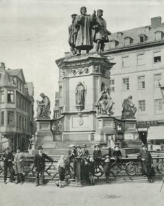 O Monumento Gutenberg, Frankfort (foto a p/b) de English Photographer