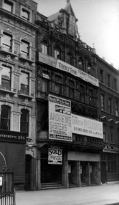 O Império Holborn de English Photographer